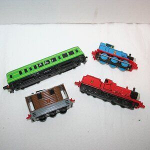 Vtg. (4) Thomas Tank Engine & Friends Diecast Magnetic Trains Ertl Lot 10 1990's